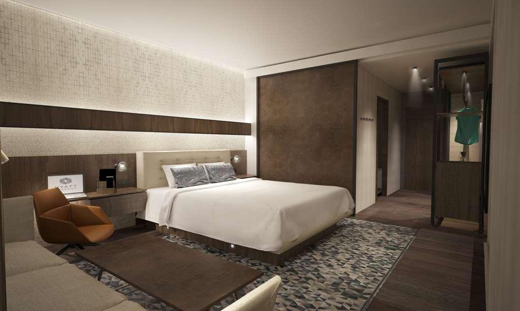 하얏트 리젠시 소피아 객실 사진 A guest room at the hotel