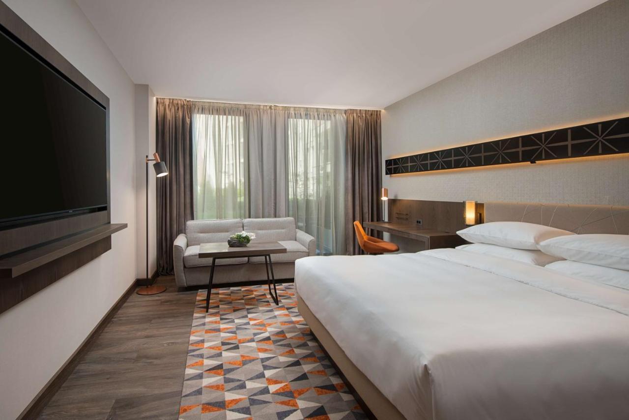 하얏트 리젠시 소피아 외부 사진 A guest room at the hotel