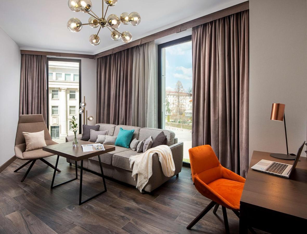 하얏트 리젠시 소피아 외부 사진 A living room in a serviced apartment in Vienna, Austria