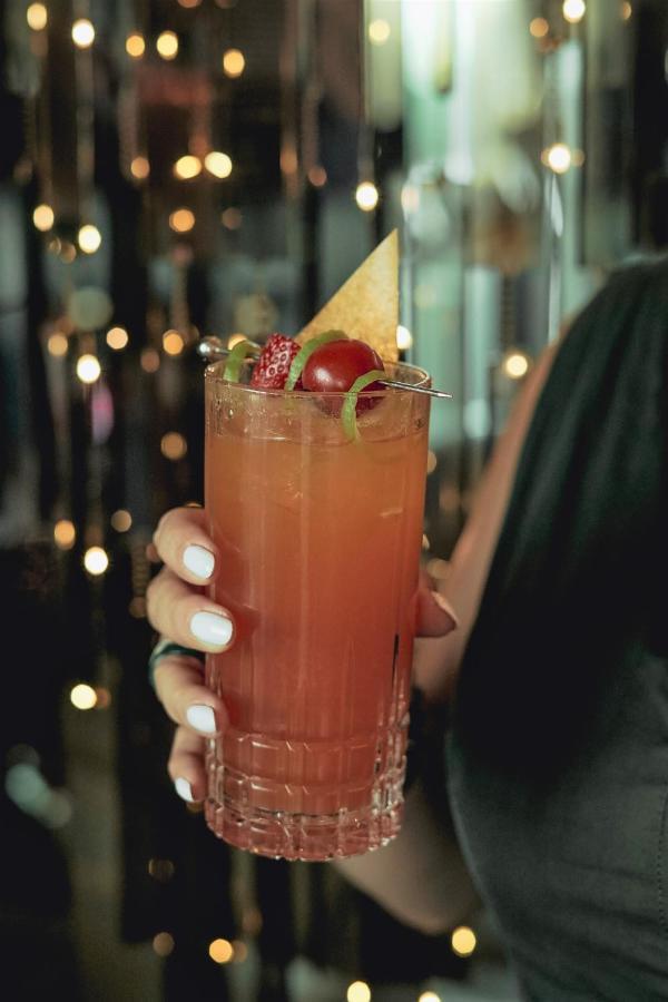 하얏트 리젠시 소피아 외부 사진 A caipiroska