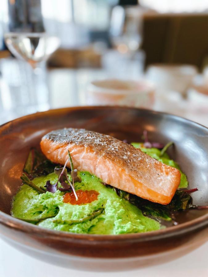 하얏트 리젠시 소피아 외부 사진 Salmon