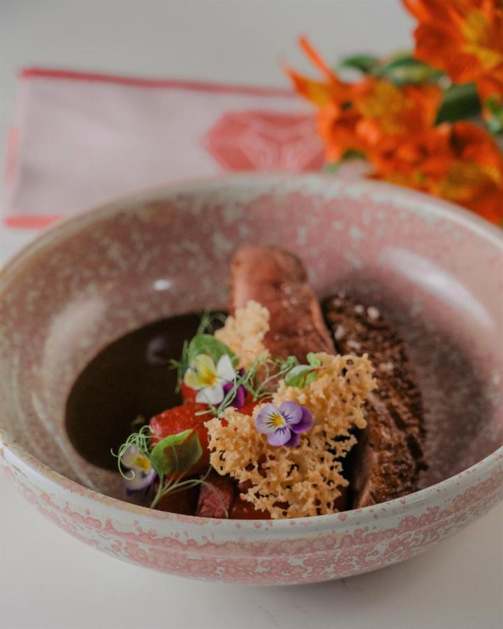 하얏트 리젠시 소피아 외부 사진 A dessert at the restaurant
