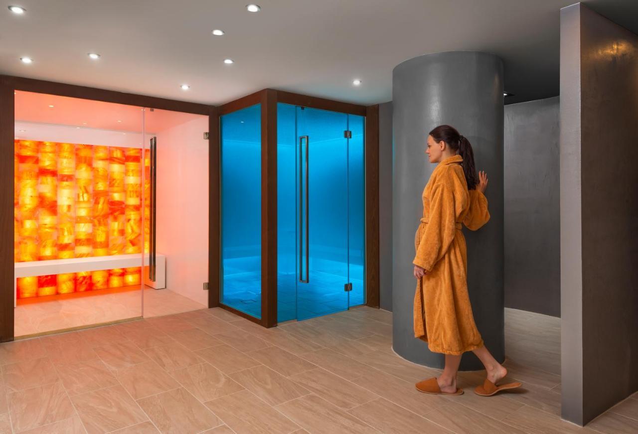 하얏트 리젠시 소피아 외부 사진 A modern spa